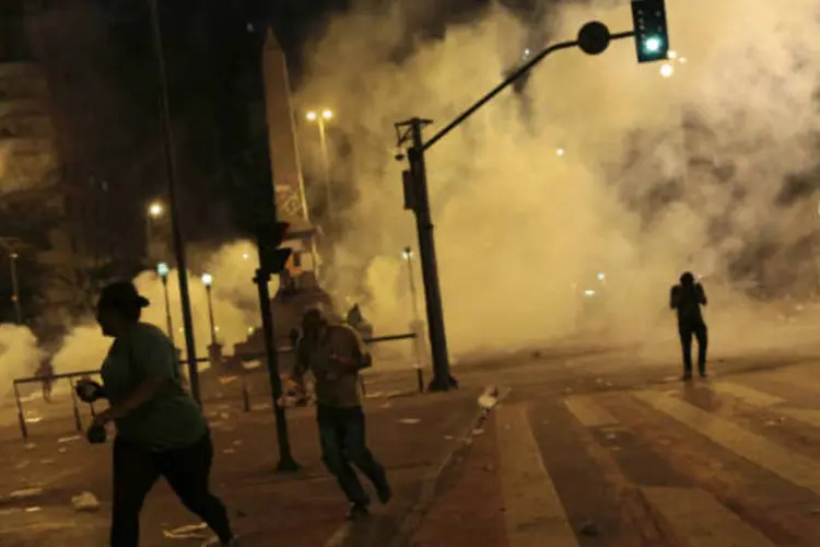 Em Belo Horizonte, a manifestação que começou pacífica nesta quarta-feira, terminou com lojas incendiadas e reação da polícia ( REUTERS/Ueslei Marcelino)