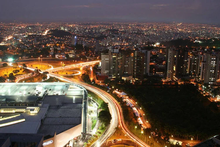 
	Vista a&eacute;rea do bairro Belvedere em Belo Horizonte: o Uber &eacute; alvo de frequentes protestos de taxistas
 (Creative Commons)