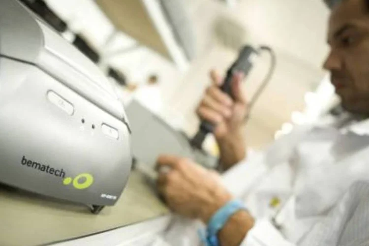  A Bematech registrou crescimento em todos os seus setores de atuação - equipamentos (hardware), sistemas de gestão (software), serviços e capacitação