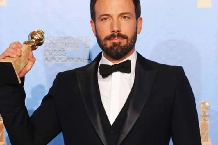 
	Ben Affleck exibe seu Globo de Ouro, recebido pelo filme Argo
 (Getty Images)