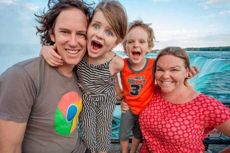 
	Fam&iacute;lia Bender: Josh, Caius, Mia e Erin j&aacute; visitaram mais de 65 pa&iacute;ses e listam dez maneiras de gastar pouco na hora de comprar passagens a&eacute;reas
 (Divulgação/TravelWithBender)