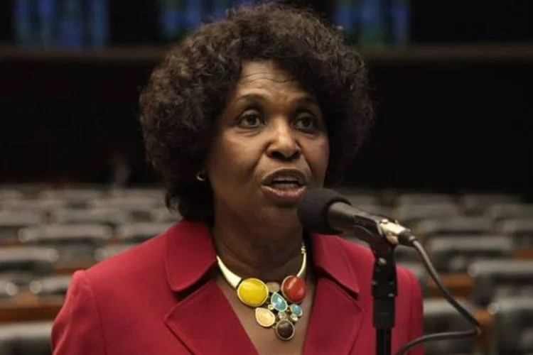 Para Benedita da Silva, a bandeira das mulheres negras candidatas é a defesa de direitos (Divulgação/ Facebook/ Benedita da Silva/Divulgação)