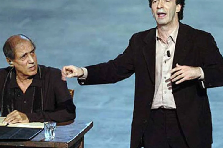 
	Ator Roberto Benigni (d): Cerami e Benigni trabalharam juntos em filmes como &quot;A Vida &eacute; Bela&quot;, que ganhou o Oscar de melhor ator, melhor trilha sonora original e melhor filme em l&iacute;ngua estrangeira
 (Wikimedia Commons)