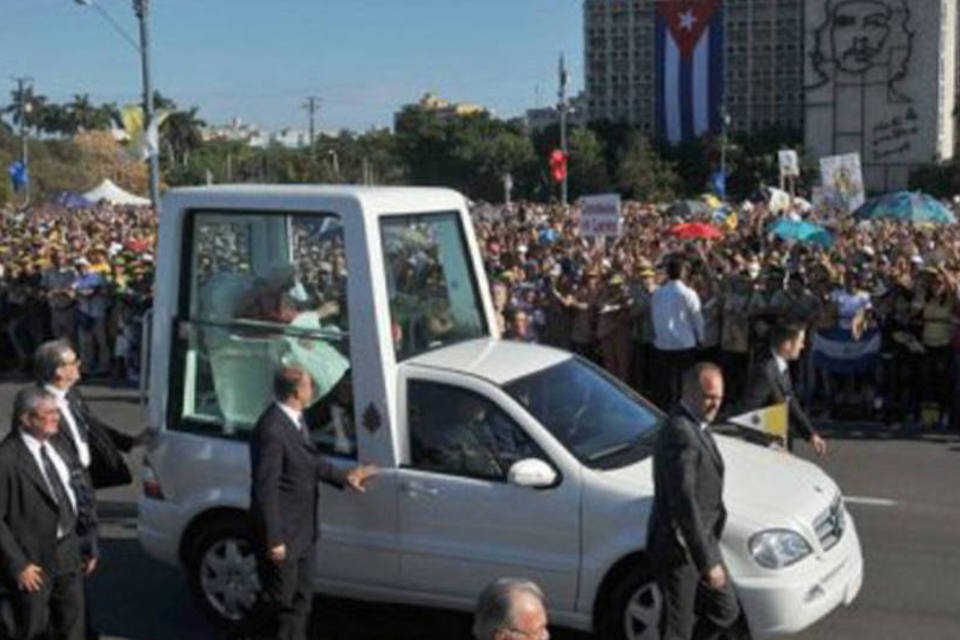 Papa chega à Praça da Revolução para segunda missa em Cuba