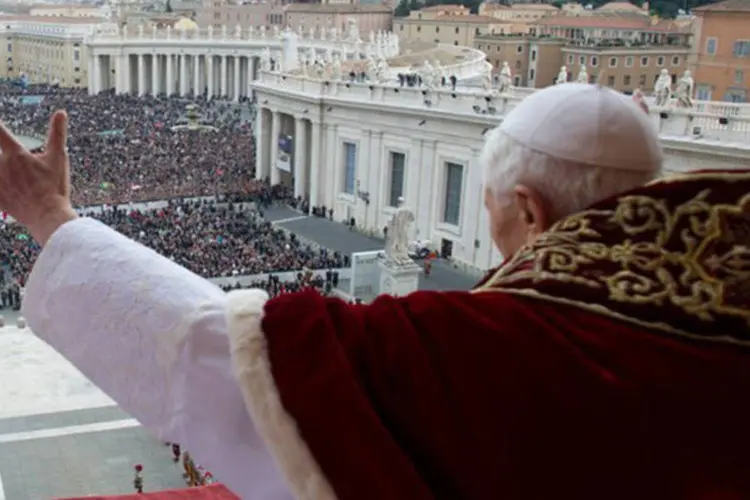 
	Bento XVI concede ben&ccedil;&atilde;o de Natal no Vaticano: no pr&oacute;ximo dia 27, Bento XVI faz sua &uacute;ltima audi&ecirc;ncia geral; o papa renuncia ao cargo no dia seguinte
 (Osservatore Romano/AFP)