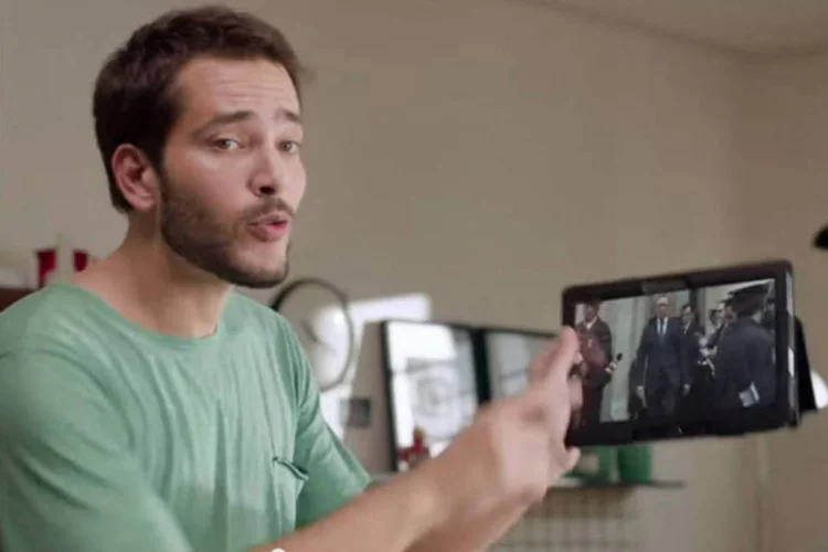 Bento Ribeiro no comercial da Netflix (Reprodução/Youtube/Netflix)