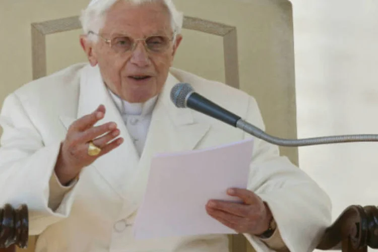 
	Bento XVI:&nbsp;Bento XVI se encontra bem de sa&uacute;de e n&atilde;o tem nenhum problema espec&iacute;fico, indicou o porta-voz do Vaticano, Federico Lombardi.
 (REUTERS/Alessandro Bianchi)