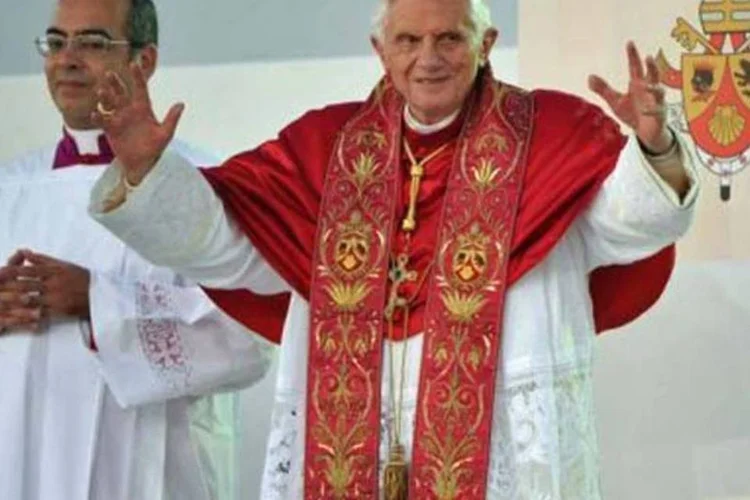 Bento XVI faz vigília em Freiburg, sudoeste da Alemanha (©AFP / Alberto Pizzoli)