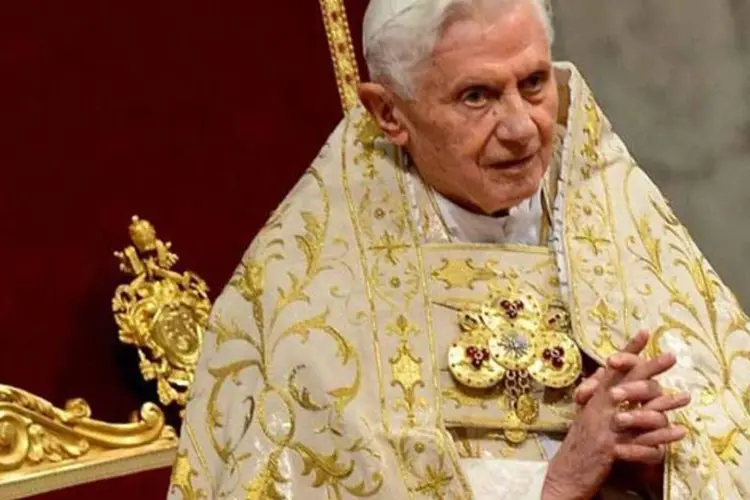 
	Bento XVI: Tarcisio Bertone, secret&aacute;rio de Estado do Vaticano,&nbsp;acrescentou que o papa agora ir&aacute; se retirar para um convento para rezar e refletir
 (AFP/ Andreas Solaro)