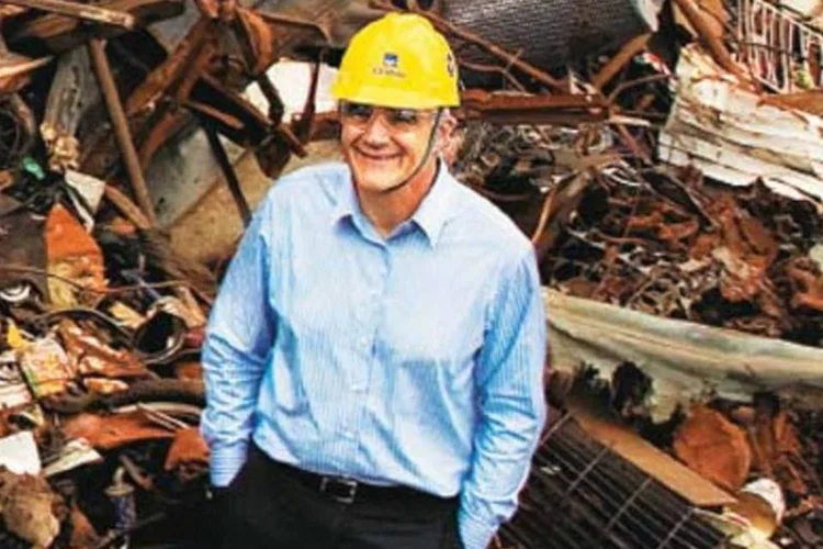 O diretor Bergamini em usina de sucata da Gerdau: 70% do aço fabricado é de material reaproveitado (.)