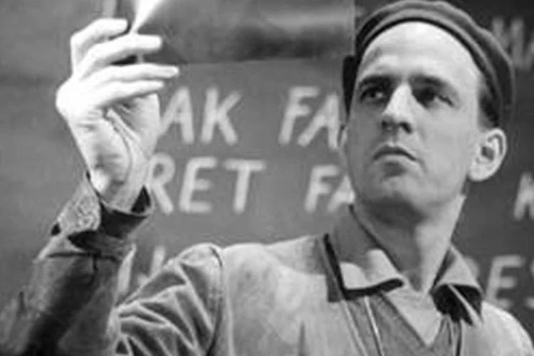 Bergman: a afirmação se baseava em um exame comparativo de DNA entre a saliva dos selos das cartas enviadas pelo diretor à sua família e a de Veronica Ralston, que não coincidiam (Wikimedia Commons)