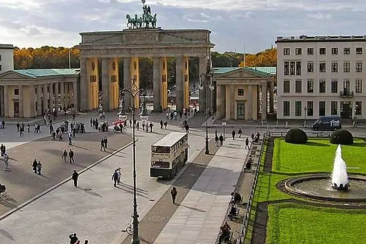 
	Berlim, Alemanha: o Minist&eacute;rio das Finan&ccedil;as tinha estimado em outubro que as contas p&uacute;blicas encerrariam 2013 com um d&eacute;ficit equivalente a 0,2% do PIB
 (Wilimedia Commons/Axel Mauruszat)
