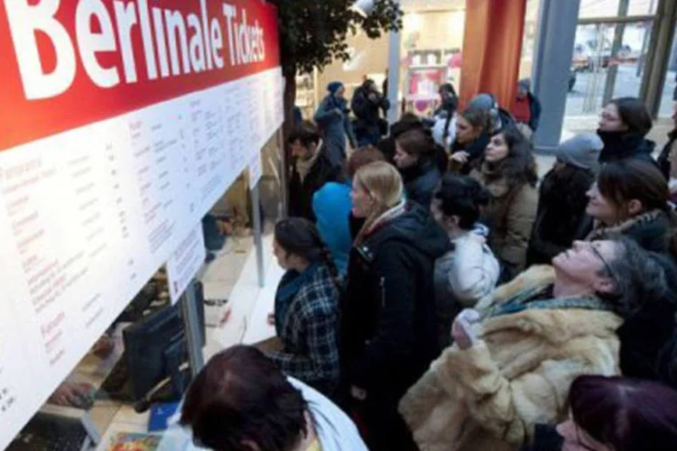 Espectadores compram ingressos para sessões do Festival de Berlim: dois filmes chineses, "Flores da Guerra" e "Flying Swords Of Dragon Gate", serão exibidos fora de competição
 (Sebastian Kahnert/AFP)