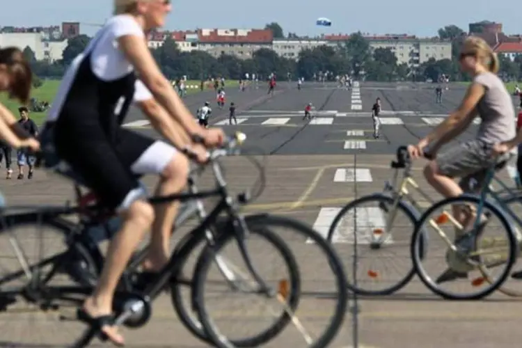 
	Pessoas de bicicleta: aplicativo permite que o usu&aacute;rio localize bicicletas dispon&iacute;veis perto de onde estiver
 (Getty Images)