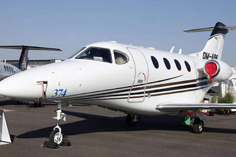 Beechcraft quer cancelar encomenda de aviões à Embraer