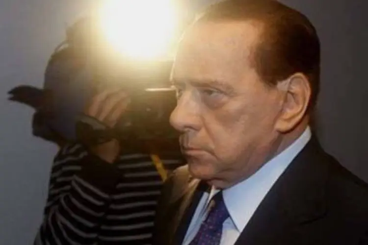 Governo liderado por Sílvio Berlusconi voltou a dizer que não teme contágio da crise grega (.)