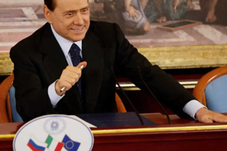 Primeiro-ministro da Itália, Silvio Berlusconi, deve se submeter a um voto parlamentar de confiança em setembro e irá renunciar caso seja derrotado (Vittorio Zunino Celotto/Getty images)