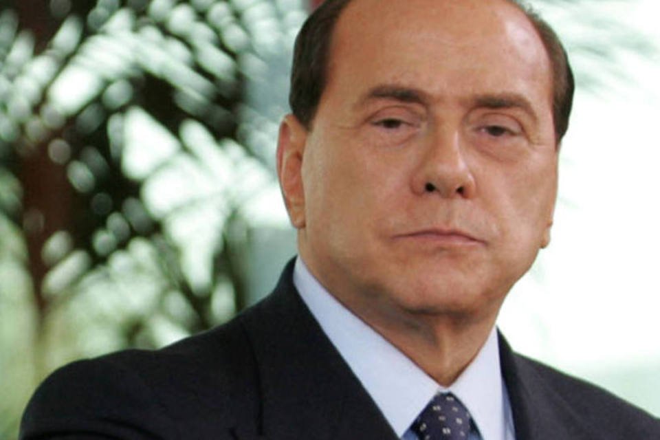 Italianas pedem renúncia de Berlusconi