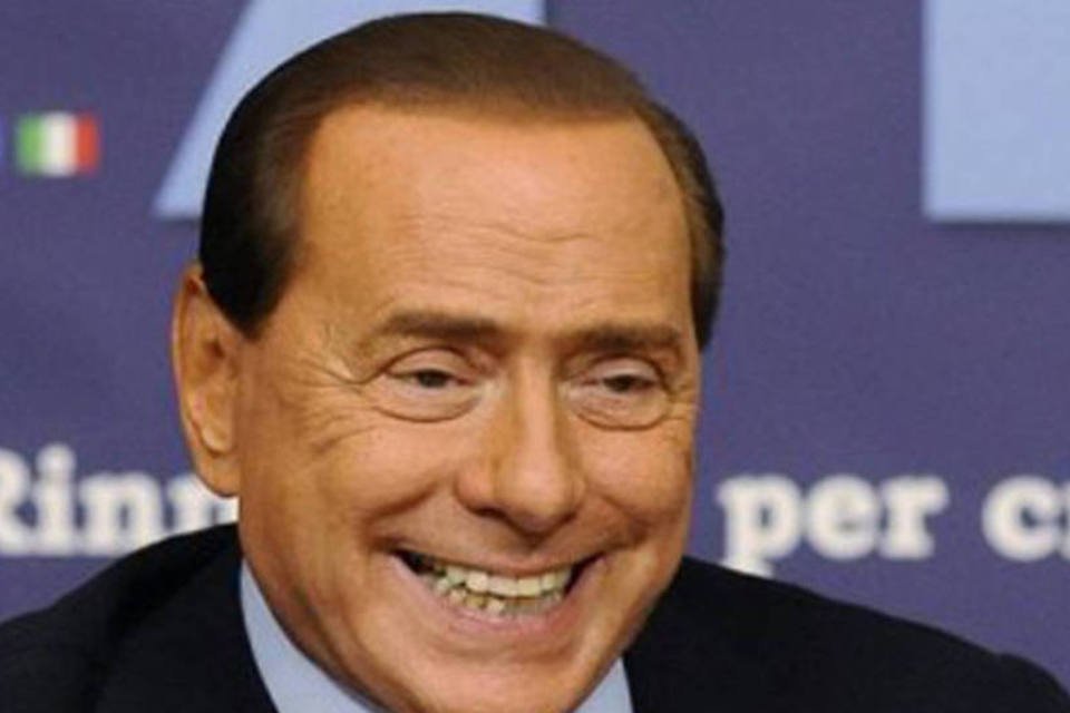 Deputados adotam plano de austeridade de Berlusconi