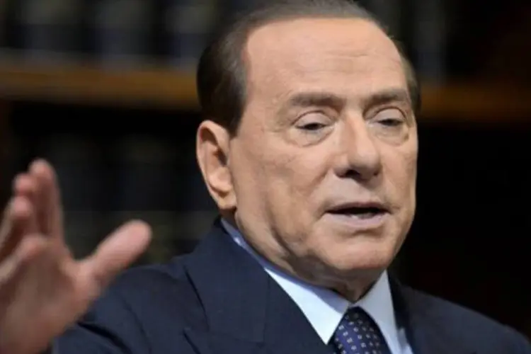 
	O ex-premi&ecirc; italiano Silvio Berlusconi: sua coaliz&atilde;o de centro-direita est&aacute; em segundo lugar na C&acirc;mara dos Deputados por uma margem de 0,39 pontos
 (Filippo Monteforte/AFP)
