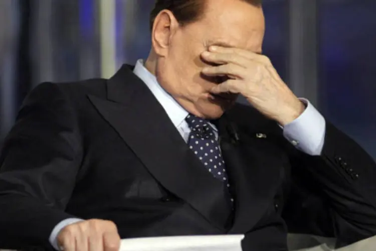 
	Silvio Berlusconi: os advogados justificaram a nova aus&ecirc;ncia do ex-primeiro-ministro na audi&ecirc;ncia do processo em fun&ccedil;&atilde;o dos problemas de sa&uacute;de
 (REUTERS/Remo Casilli)
