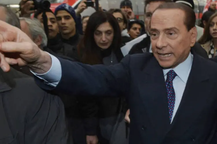 Silvio Berlusconi: o ex-primeiro-ministro disse à imprensa local que, se vencer, vai investigar a "conspiração" que levou ao seu afastamento (REUTERS/Paolo Bona)