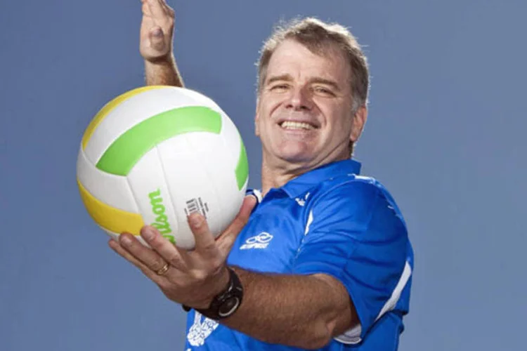 
	T&eacute;cnico de v&ocirc;lei Bernardinho: ele disse que o convite para ser candidato a governador &quot;mexeu&quot; com ele, mas que &quot;a quest&atilde;o familiar tem um peso muito grande&quot;
 (VEJA Rio / Fernando Lemos)