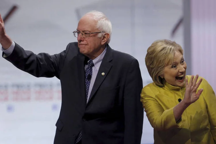 
	Sanders e Hillary: qualquer um dos pr&eacute;-candidatos &agrave; presid&ecirc;ncia pelo partido democrata venceria Trump nas elei&ccedil;&otilde;es, segundo nova pesquisa
 (Jim Young / Reuters)