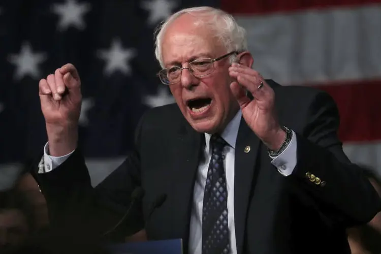 
	Bernie Sanders: O senador por Vermont obteve uma de suas maiores conquistas na campanha, ao vencer Hillary em Michigan, por 49,9% contra 48,2%
 (Carlo Allegri / Reuters)
