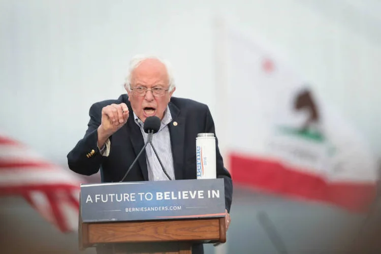 
	Bernie Sanders: ap&oacute;s not&iacute;cias de que Hillary det&eacute;m o n&uacute;mero de delegados para nomea&ccedil;&atilde;o, Sanders reage e diz que vai lutar
 (Scott Olson/Staff/Getty Images)