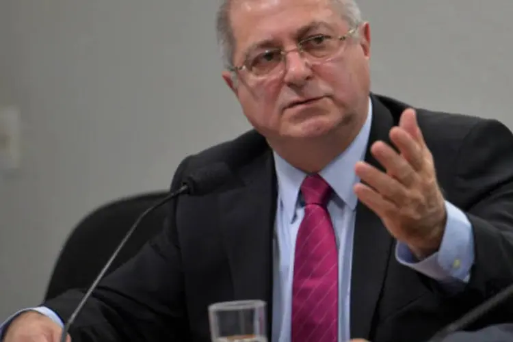 
	Ministro das Comunica&ccedil;&otilde;es, Paulo Bernardo: &quot;N&atilde;o podemos ignorar e talvez isso [desfalque] teve como consequ&ecirc;ncia a n&atilde;o participa&ccedil;&atilde;o da Oi no leil&atilde;o&quot;
 (Agência Brasil)