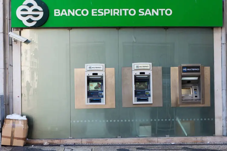 
	Banco Esp&iacute;rito Santo: &Agrave;s 07h32, os pap&eacute;is perdiam 10,79 por cento, a 0,40 euros
 (Mario Proenca/Bloomberg)