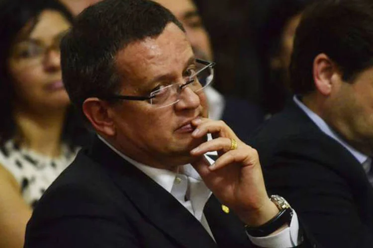 Deputado Beto Albuquerque (PSB) na missa de sétimo dia de Eduardo Campos, em Recife (Fernando Frazão/Agência Brasil)