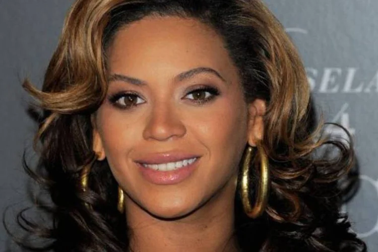 Beyoncé anunciou a gravidez no início de setembro durante o Vídeo Music Awards. A notícia bateu recorde de audiência no Twitter e gerou cerca de nove mil tuítes por segundo (Jemal Countess/Getty Images)