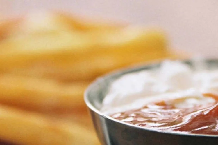 
	Molho com batata frita
 (Duygu Agar / Stock Xchng)