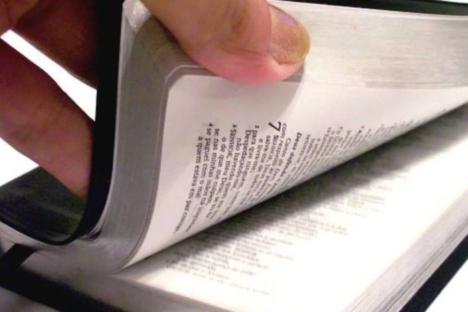 Menor Bíblia do mundo tem tamanho de caixa de fósforos