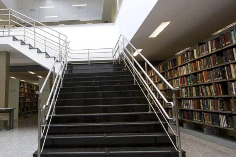 
	Biblioteca na USP: dos quase 500 mil jovens que concluem o ensino m&eacute;dio anualmente no Estado de S&atilde;o Paulo, aproximadamente 85% estudaram em escolas p&uacute;blicas e 15% em institui&ccedil;&otilde;es privadas
 (Marcos Santos)