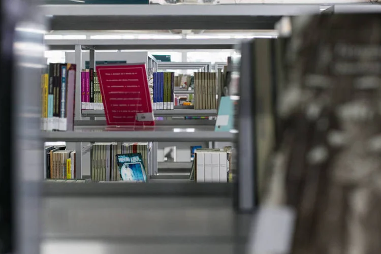 Dentre os diferenciais da biblioteca Villa-Lobos está a permissão do barulho em quase todos os ambientes, a variedade do acervo e a acessibilidade (Diogo Moreira/A2 Fotografia/Fotos Públicas)