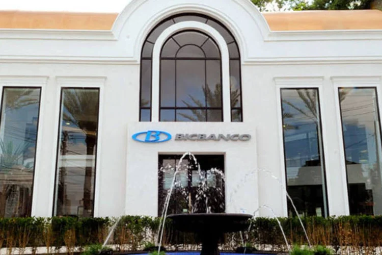 
	Fachada do Bicbanco: lucro l&iacute;quido cont&aacute;bil foi de 14,6 milh&otilde;es de reais no segundo trimestre, queda de 85 por cento ante o resultado obtido um ano antes
 (Divulgação)