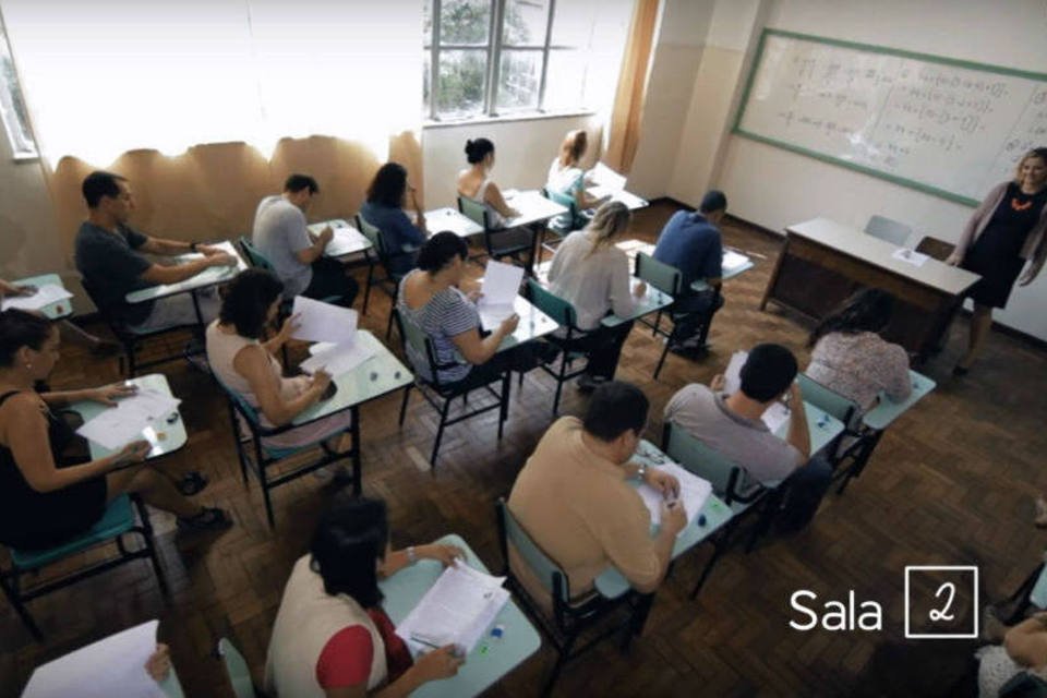 Pais fazem a prova dos filhos na escola em novo comercial