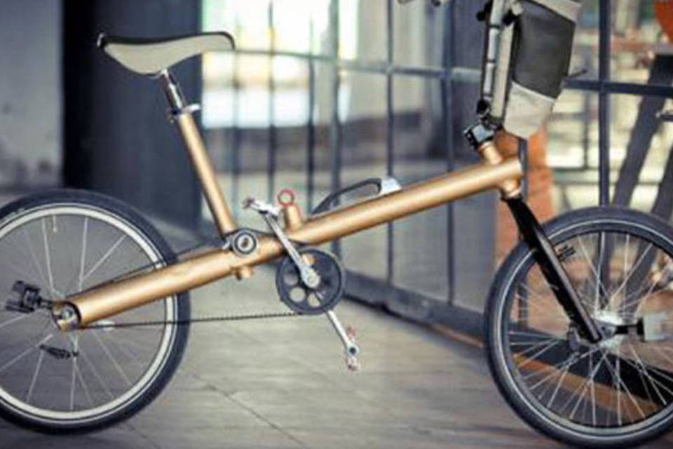 Mercedes dourada vira bicicleta em projeto