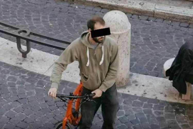 
	A&ccedil;&atilde;o da We Love Cycling testou a rea&ccedil;&atilde;o das pessoas ao se depararem com uma bike aparentemente sem dono
 (Reprodução/YouTube)