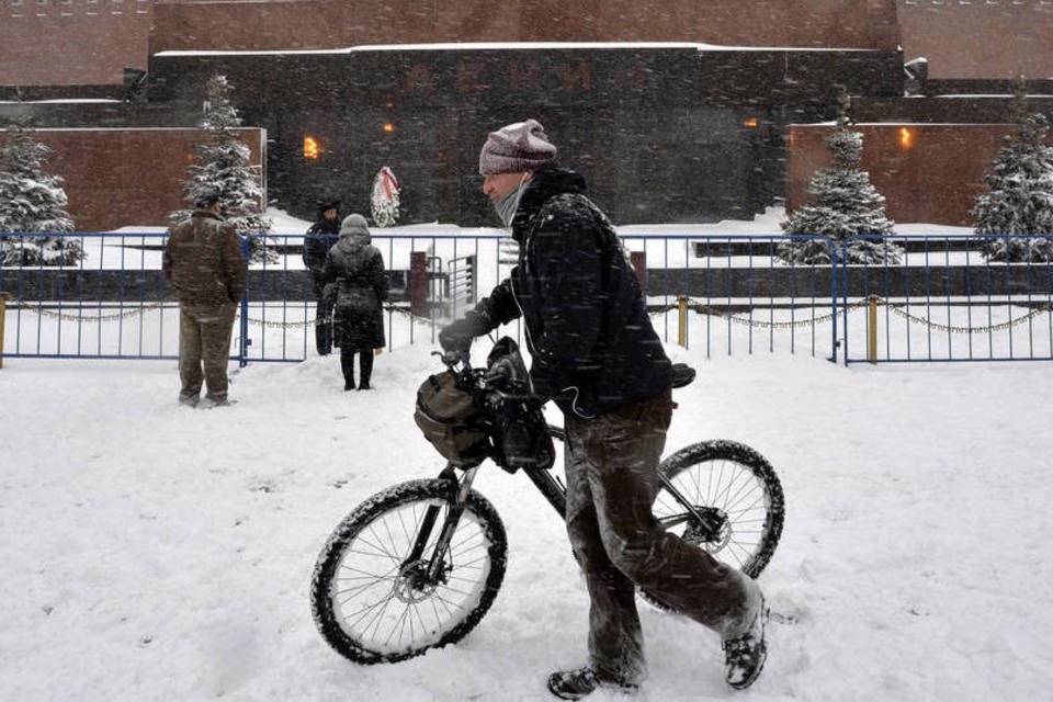 Ciclistas estimulam pedaladas em pleno inverno russo