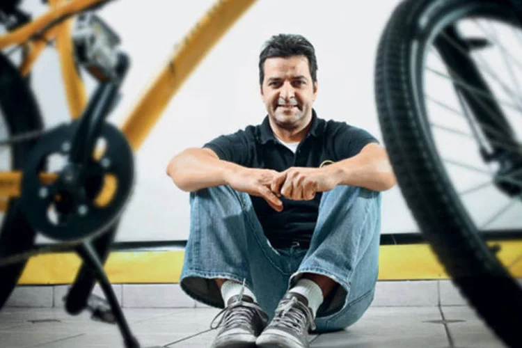 
	Ricardo De F&eacute;o, dono da General Wings : ap&oacute;s dois anos vivendo de economias, a empresa de bicicletas el&eacute;tricas deve faturar 2 milh&otilde;es de reais
 (Raul Junior / VOCÊ S/A)