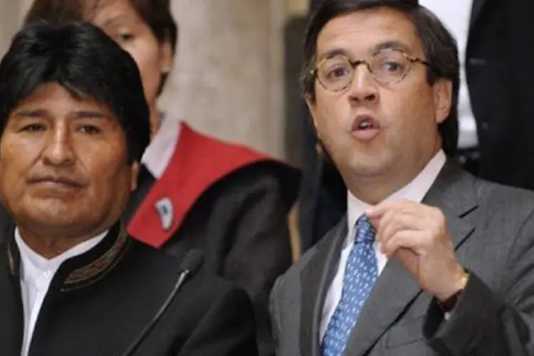 O presidente do BID, Luis Alberto Moreno (D), e o presidente boliviano Evo Morales: o banco é a principal fonte de financiamento creditício regional
 (Jorge Bernal/AFP)