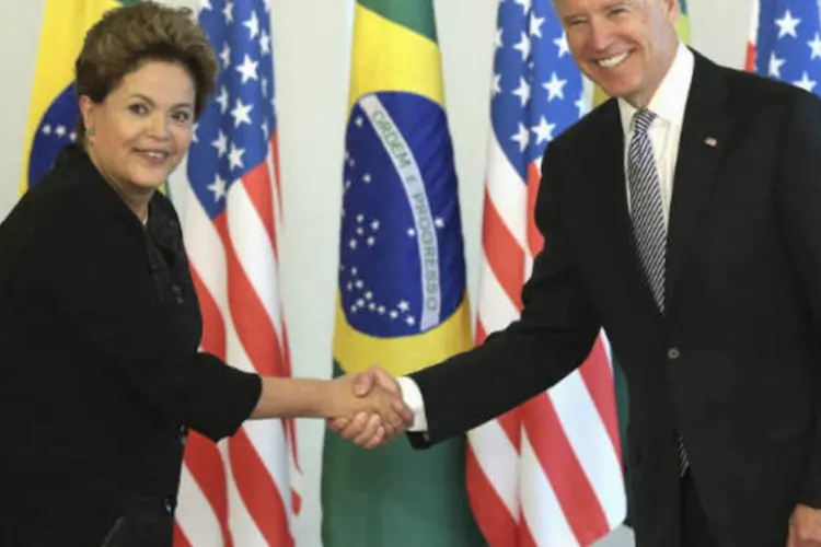 
	Dilma e Biden: ap&oacute;s reelei&ccedil;&atilde;o, Dilma anunciou que est&aacute; disposta a aceitar convite para visitar os EUA
 (REUTERS/Ueslei Marcelino)