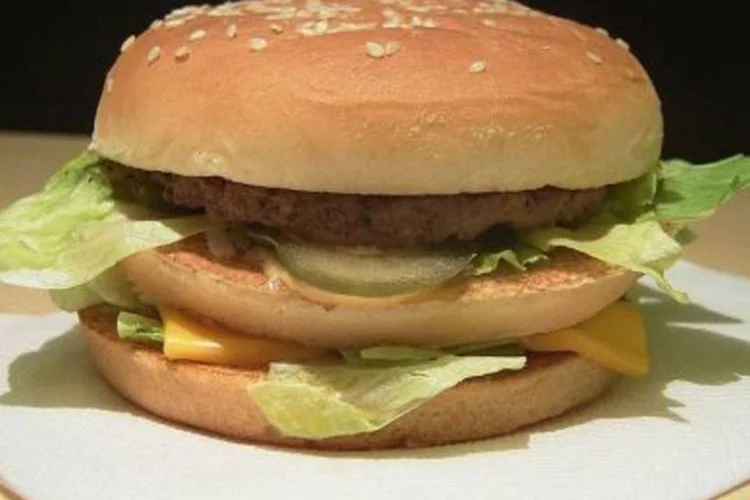 Comer um Big Mac é mais caro no Brasil do que nos Estados Unidos