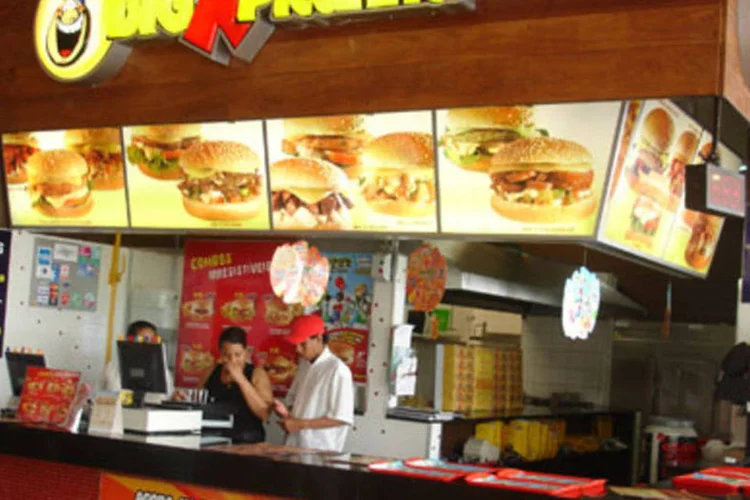 As lojas em shopping populares impulsionaram o crescimento da rede (.)