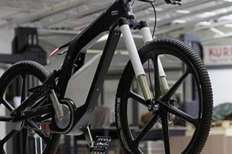 Computador de bordo não apenas analisa sua performance, como também faz comparações com a de outros bikers (Divulgação)