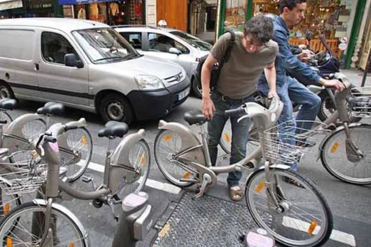 
	Em Paris, o V&eacute;lib &eacute; o respons&aacute;vel pelo aluguel das bicicletas coletivas
 (Getty Images)